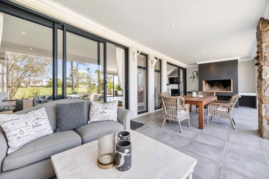 4 Bedroom Property for Sale in Fernkloof Estate Western Cape